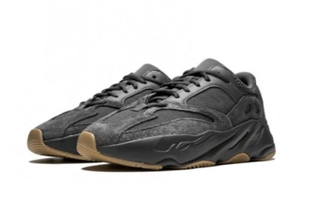 Yeezy Boost 700 Utility Black حذاء رياضي ييزي بوست 700