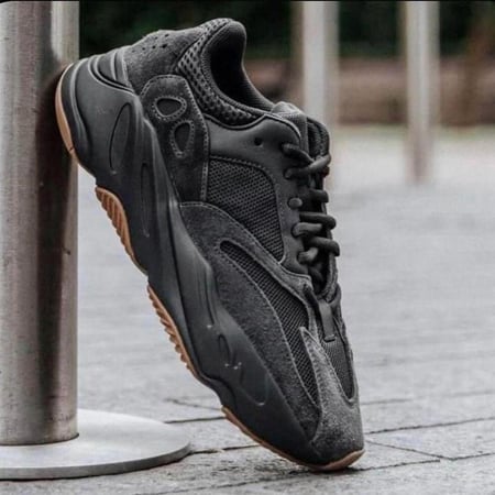 Yeezy Boost 700 Utility Black حذاء رياضي ييزي بوست 700