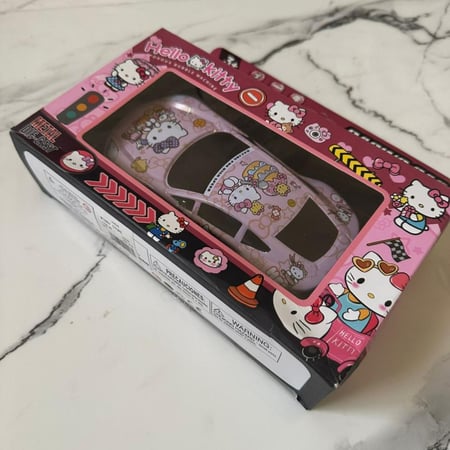 Hello kitty car