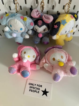 تعليقة من الدمى