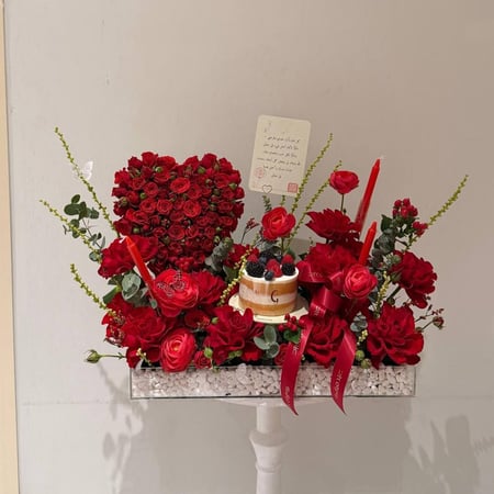 ستاند ورد أحمر بتصميم قلب هدية فاخرة للمناسبات