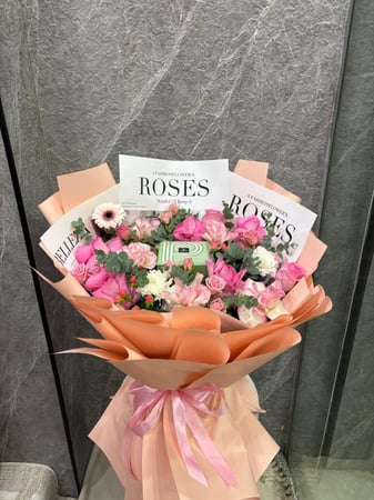 باقة نعومة وردية مع شكولاتة باتشي