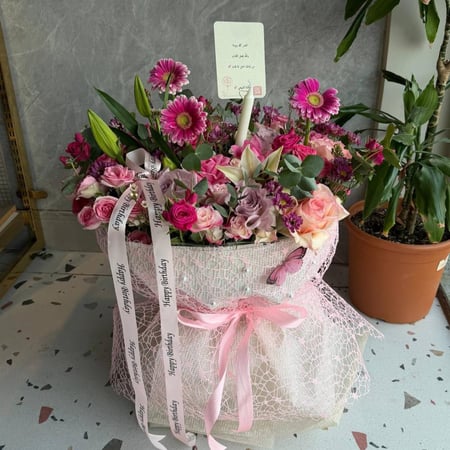 باقة ورد وردي فاخر بتنسيق أنيق هدية للمناسبات