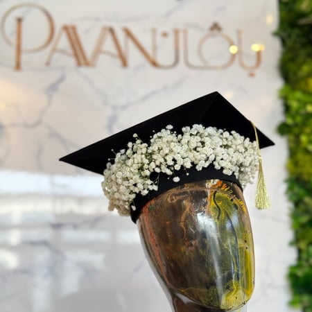 Graduation Cap with Gypsu Roses قبعة التخرج مع ورود الجبسو