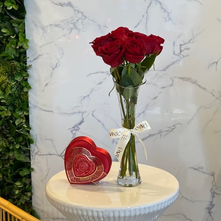 ورد أحمر وشوكولاته