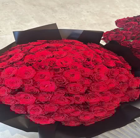 بوكيه 100 وردة جوري احمر  Red Rose 100 Bouquet