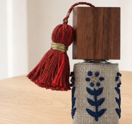 تولة مسك مطرّزة