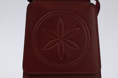 حقيبة جوال الرمال اللون العنابي