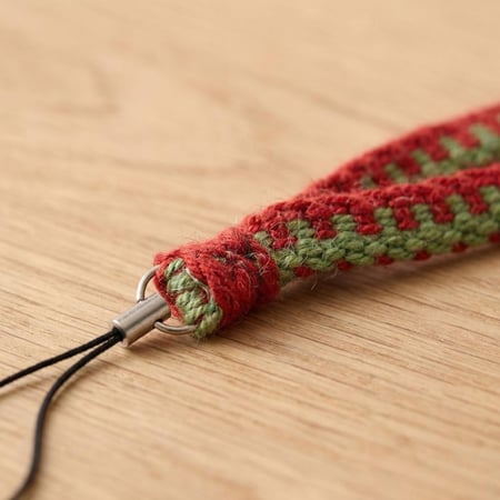 سلسلة جوال السدو - أحمر وأخضر