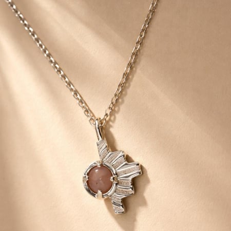 قلادة قصر الفريد