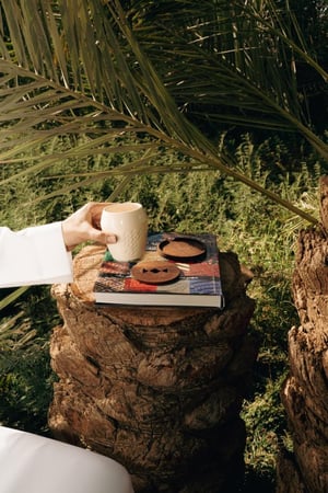 قاعدة أكواب أمجاد