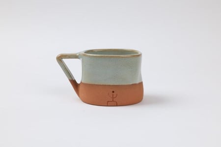 كوب دادان بممسك