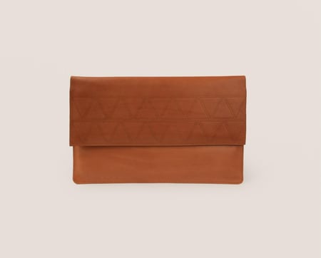 حقيبة ايباد | الرمال | اللون الجملي