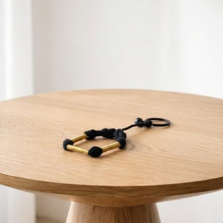 سلسلة مفاتيح العقال المقصب