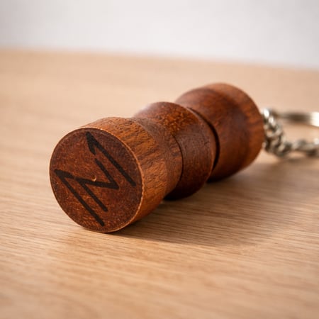 سلسلة مفاتيح خشبية