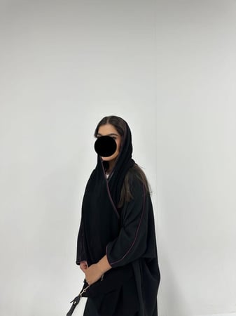 نص بشت أسود وكلفة فوشي