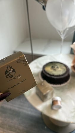 كريم وصابونة وجنه وردية