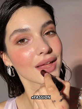 أحمر شفاه داينامات بوم مطفي يدوم طويلا نسخة إمبر روز - درجة باشن