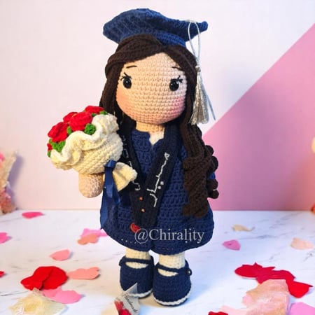 دمية تخرج كروشيه - chiraliityhandmade