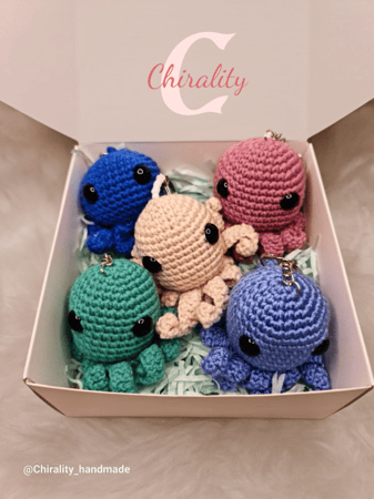 ميدالية الاخطبوط الصغير - chirality-handmade