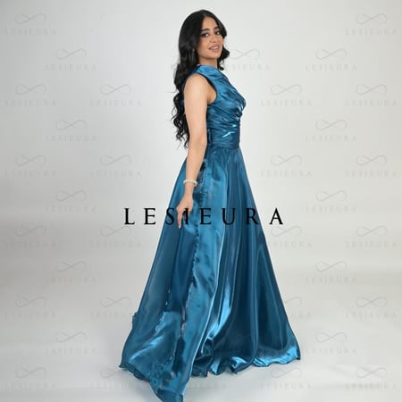 فستان ازرق ناعم