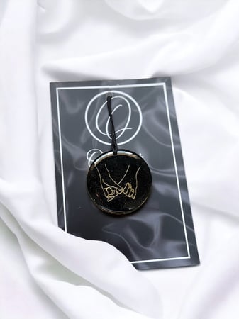 تعليقه ريزن لسيارة ( promise )لون اسود