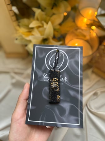 تعليقه ريزن للسيارة (red flower ) | لون اسود