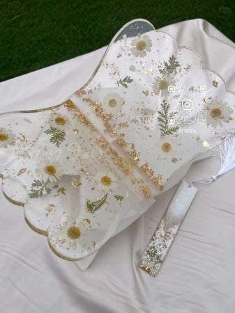 حامل مصحف ريزن لون ابيض- ورد طبيعي