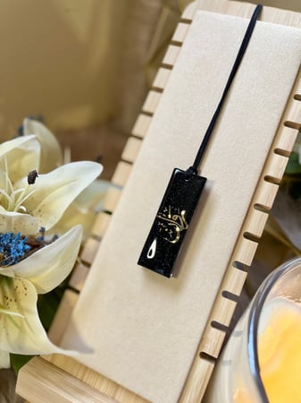 تعليقه ريزن للسيارة (red flower ) | لون اسود