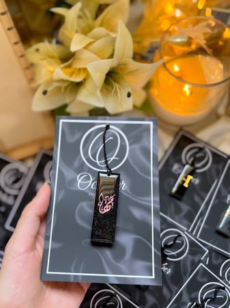 تعليقه ريزن للسيارة (red flower ) | لون اسود