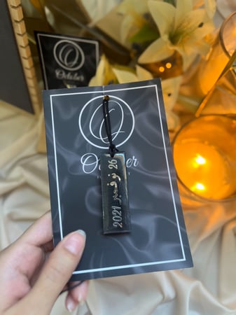 تعليقه ريزن للسيارة (red flower ) | لون رمادي