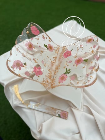 حامل مصحف ريزن - بورد الاقحوان الطبيعي لون وردي