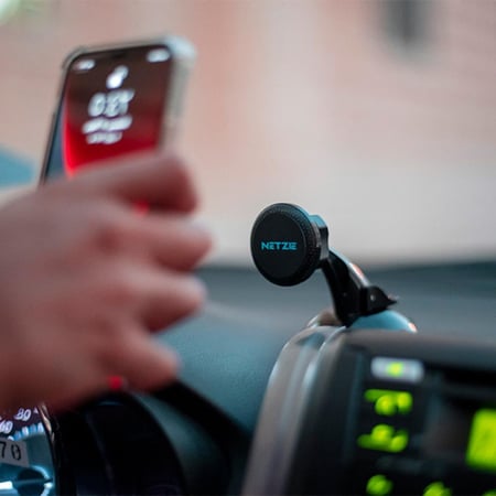 قاعدة للجوال على المكتب والسيارة من نيتزي