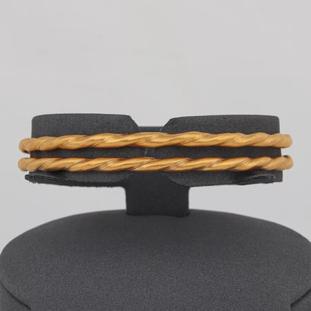 بنجرة ذهب مبرومة مطفية