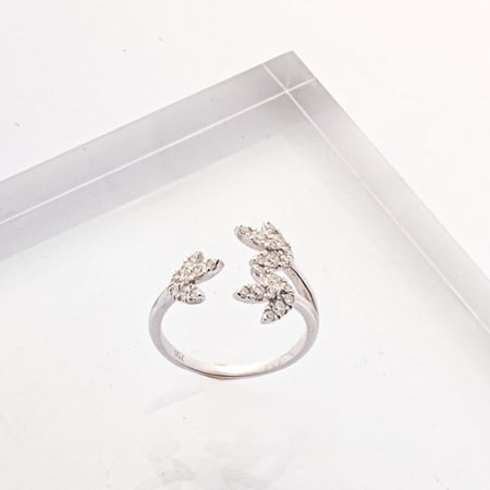 خاتم الماس اوراق الشجر بفصوص الألماس البراقة