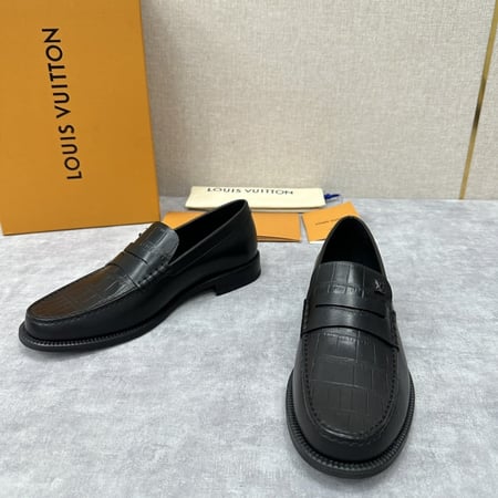 LV Loafer حذاء لويس فويتون لوكسور لوفر.