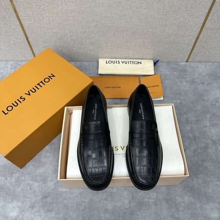 LV Loafer حذاء لويس فويتون لوكسور لوفر.