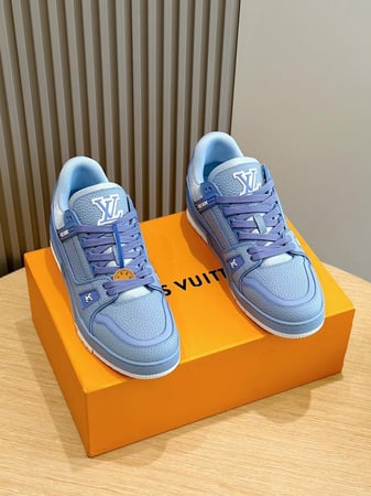 LV  Sneakers