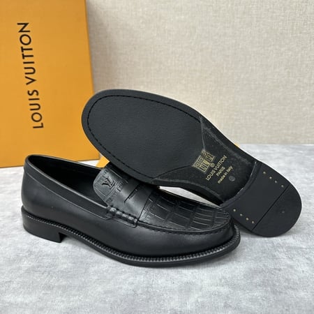LV Loafer حذاء لويس فويتون لوكسور لوفر.