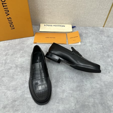 LV Loafer حذاء لويس فويتون لوكسور لوفر.