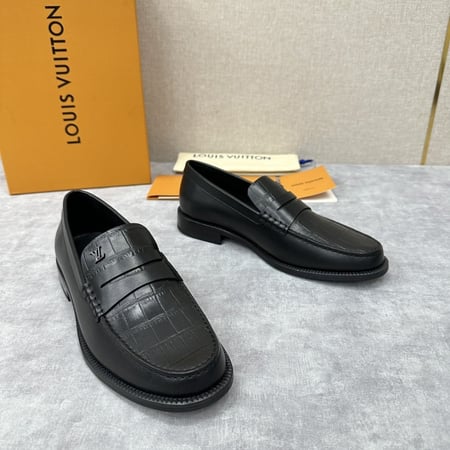 LV Loafer حذاء لويس فويتون لوكسور لوفر.