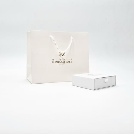 نحت صورة خلف  سلسال القمر والنجوم