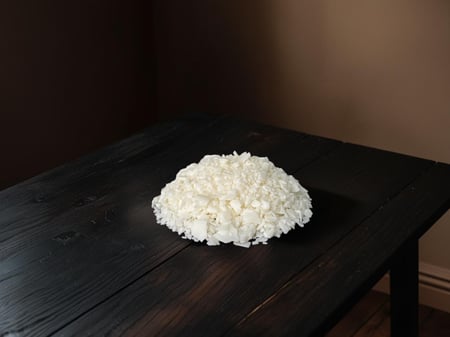 متجر قوالب للشمع الخام يوفر لكم شمع الصويا السي ثري بجودة عالية