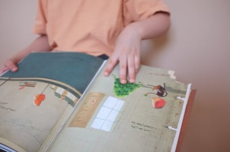 الولد العجيب آكل الكتب