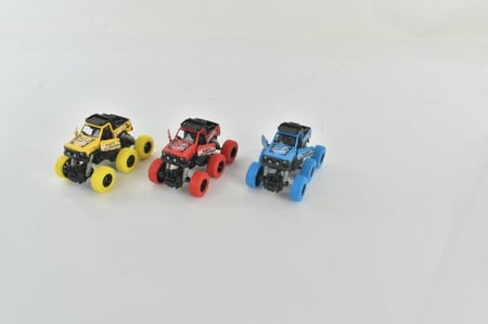 سيارة جيب تسلق الصخور ..  12 حبة ..