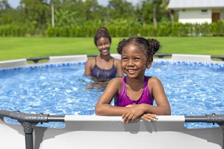 مسبح العائلة "ستيل برو ماكس" من Bestway - واحة صيفية لا تُنسى!