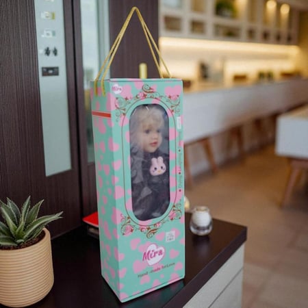 دمية ميرا شريكتك في اللعب والعناية