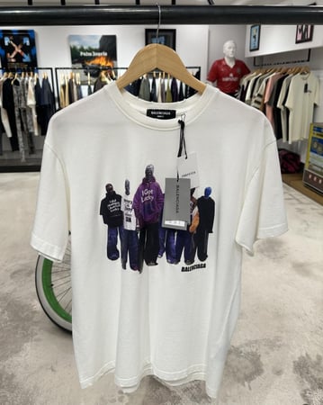 تيشيرت بالنسياقا ابيض برسومات