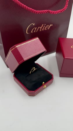 خاتم كارتييه لون ذهبي مسمار