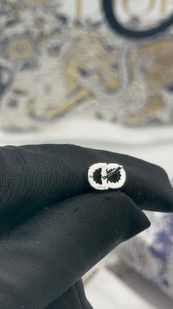 حلق ديور لون فضي